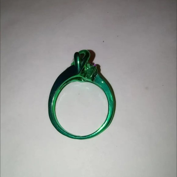 BEAUTIFUL ring for women  sz 8 green ring with purple stones  ... R56 - Picture 8 of 8
